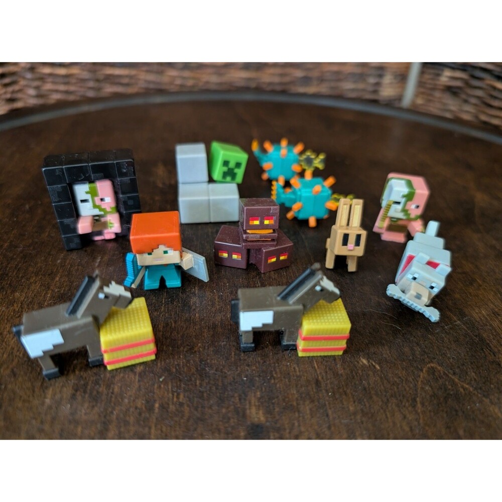 Minecraft Mini Figures Mixed Series Lot of  11 Alex Wolf Horse Rabbit Game Merch